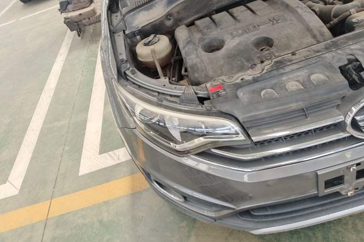 Used FAW Senya R7 2016 1.6L Manual Luxury Model Right Front Headlight