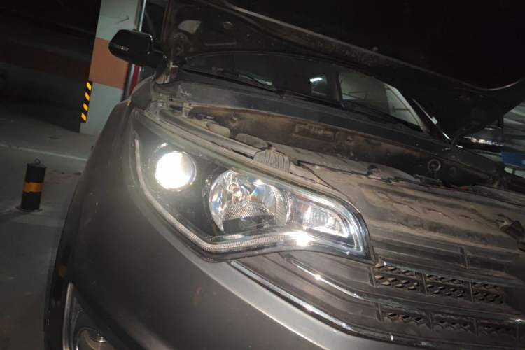 Used FAW Senya R7 2016 1.6L Manual Luxury Version Right Front Headlight