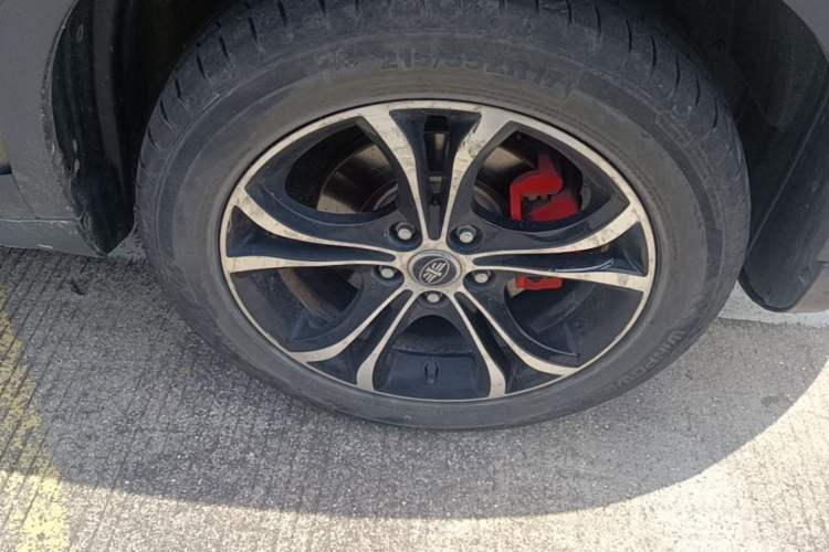 Used FAW Senya R7 2016 1.6L Automatic Luxury Model Right Front Wheel Hub