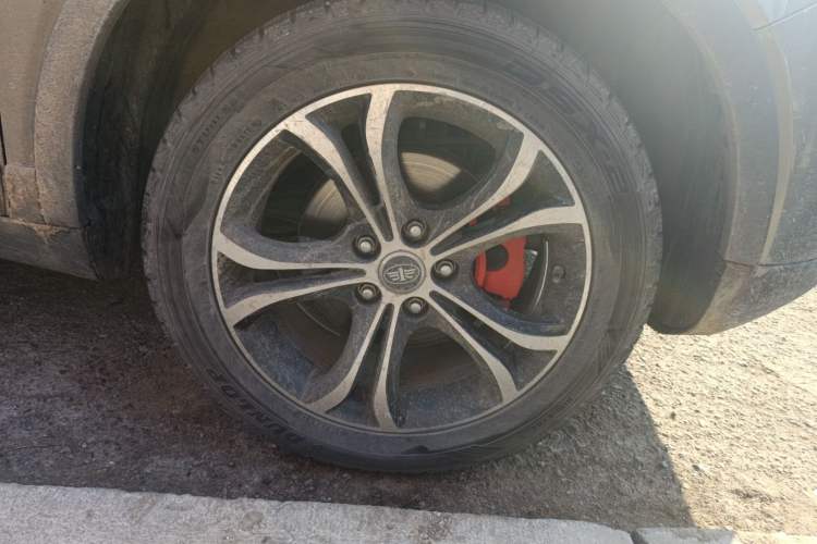 Used FAW Senya R7 2016 1.6L Automatic Prestige Model Right Front Wheel Hub