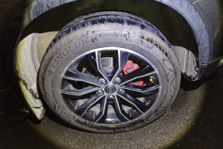 Used FAW Senya R7 2016 1.6L Manual Luxury Model Right Front Wheel Hub