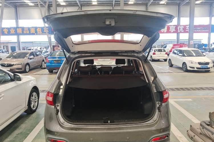 Used FAW Senya R7 2016 1.6L Manual Luxury Model Trunk