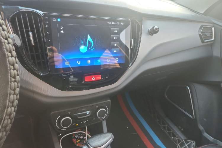 Used FAW Senya R7 2016 1.6L Automatic Luxury Model Audio And AC Panel