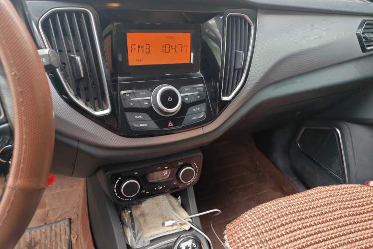 Used FAW Senya R7 2016 1.6L Manual Luxury Model Audio And AC Panel
