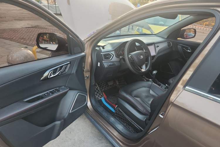 Used FAW Senya R7 2016 1.6L Automatic Luxury Model Driver Seat