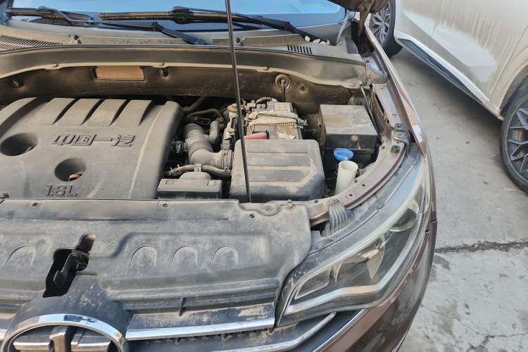 Used FAW Senya R7 2016 1.6L Automatic Luxury Model Engine Bay Left