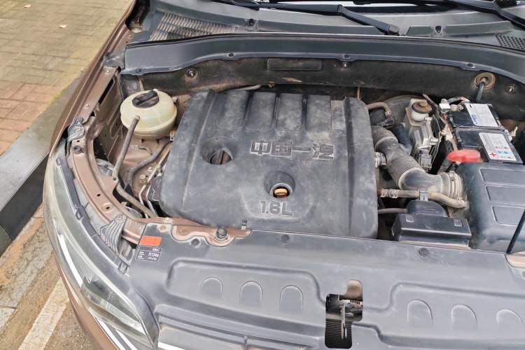 Used FAW Senya R7 2016 1.6L Manual Luxury Model Engine Bay Right