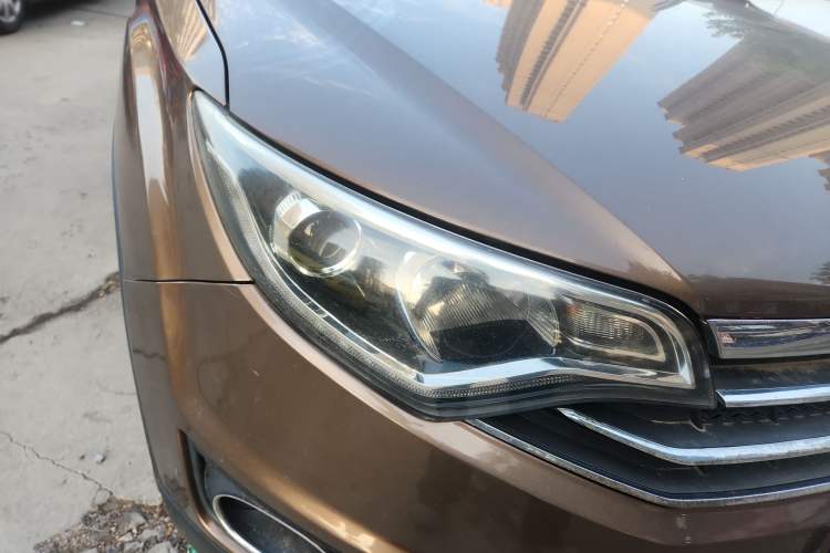 Used FAW Senya R7 2016 1.6L Automatic Luxury Model Right Front Headlight