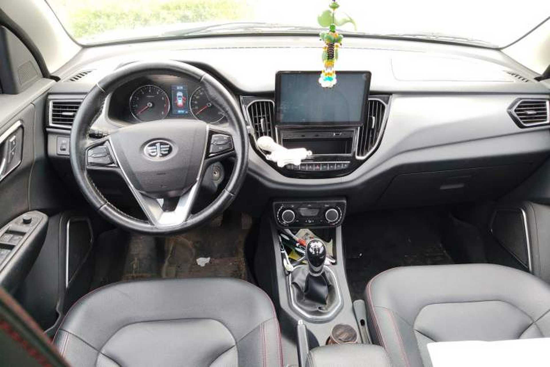 Used FAW Senya R7 2016 1.6L Manual Smart Version Center Console