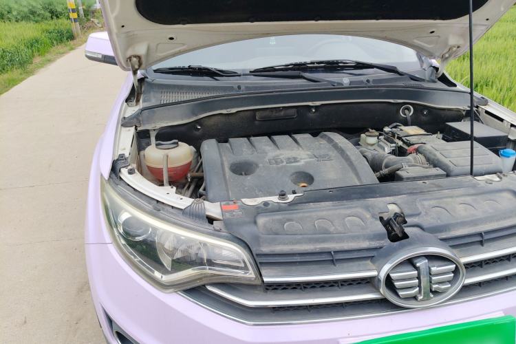 Used FAW Senya R7 2016 1.6L Manual Smart Version Engine Bay Right