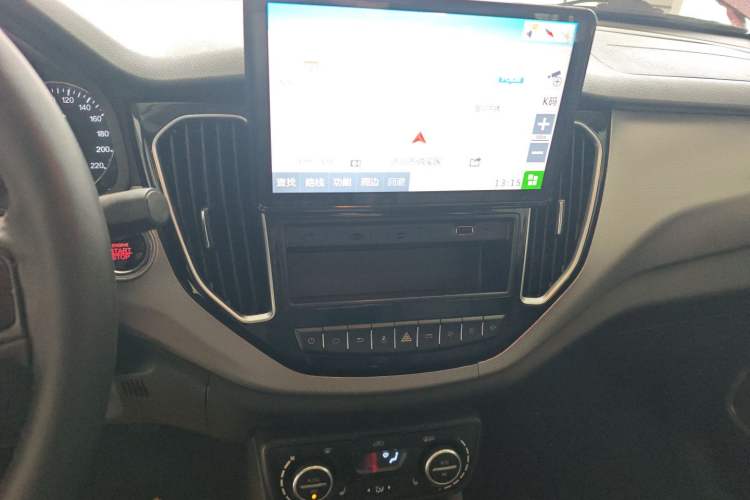 Used FAW Senya R7 2016 1.6L Manual Luxury Version Audio And AC Panel