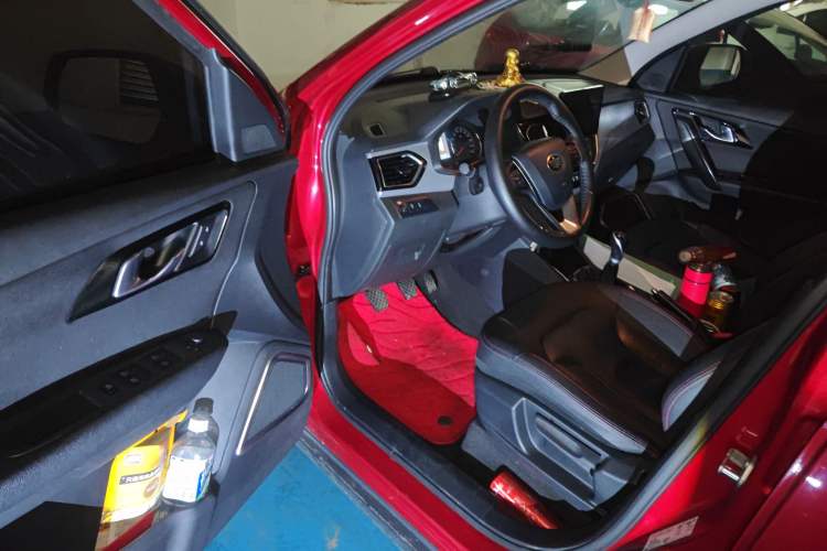 Used FAW Senya R7 2016 1.6L Manual Luxury Model Driver Seat