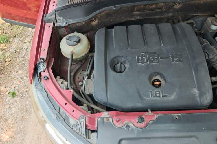 Used FAW Senya R7 2016 1.6L Manual Luxury Model Engine Bay Right
