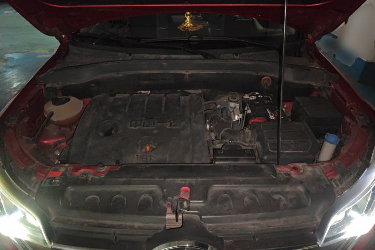 Used FAW Senya R7 2016 1.6L Manual Luxury Model Engine Bay