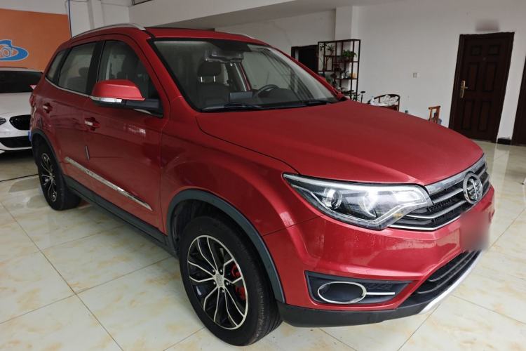Used FAW Senya R7 2016 1.6L Manual Luxury Version Front Right 45 Deg