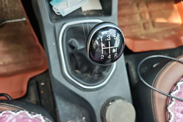 Used FAW Senya R7 2016 1.6L Manual Luxury Model Gear Lever