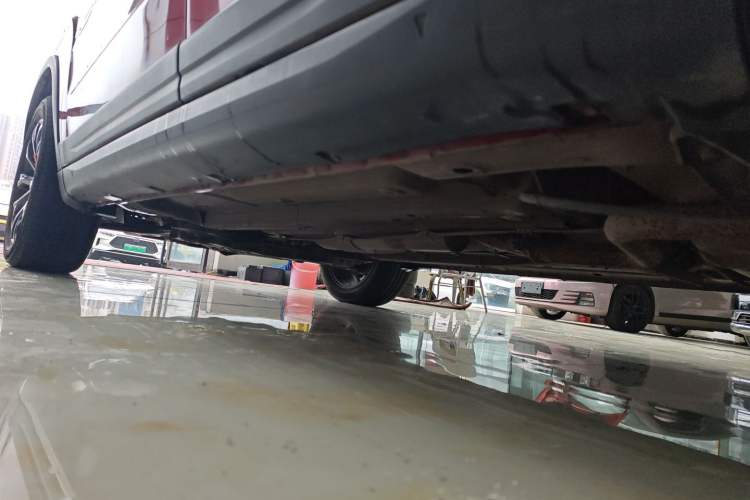 Used FAW Senya R7 2016 1.6L Manual Luxury Version Left Side Sill