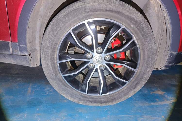 Used FAW Senya R7 2016 1.6L Manual Luxury Model Right Front Wheel Hub