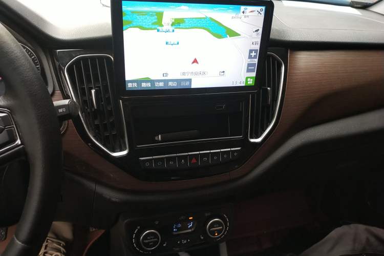 Used FAW Senya R7 2016 1.6L Manual Luxury Version Audio And AC Panel