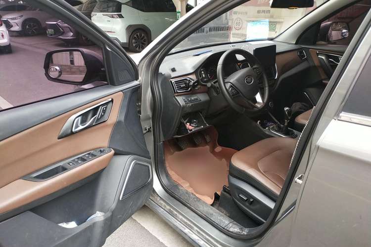 Used FAW Senya R7 2016 1.6L Manual Luxury Version Driver Seat