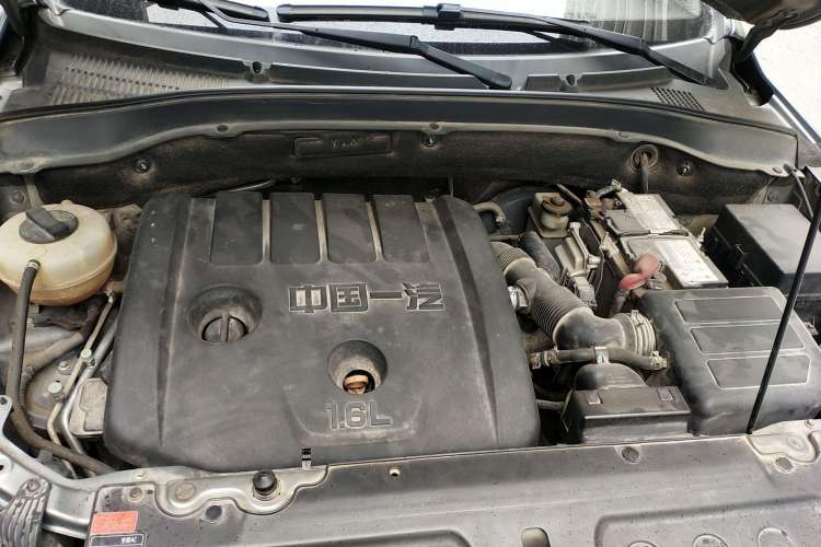 Used FAW Senya R7 2016 1.6L Manual Luxury Version Engine Bay