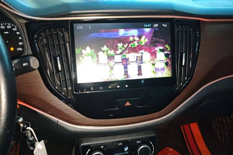 Used FAW Senya R7 2016 1.6L Manual Luxury Model Audio And AC Panel