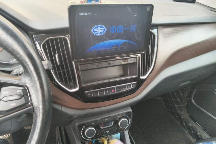 Used FAW Senya R7 2016 1.6L Manual Smart Version Audio And AC Panel