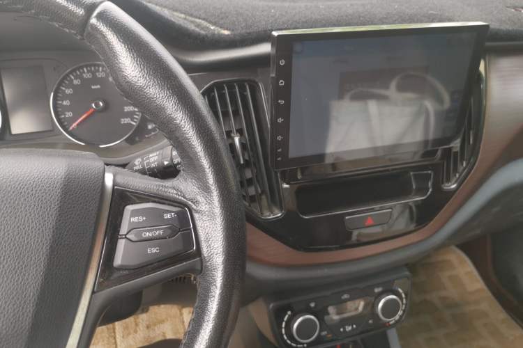 Used FAW Senya R7 2016 1.6L Manual Luxury Model Audio And AC Panel