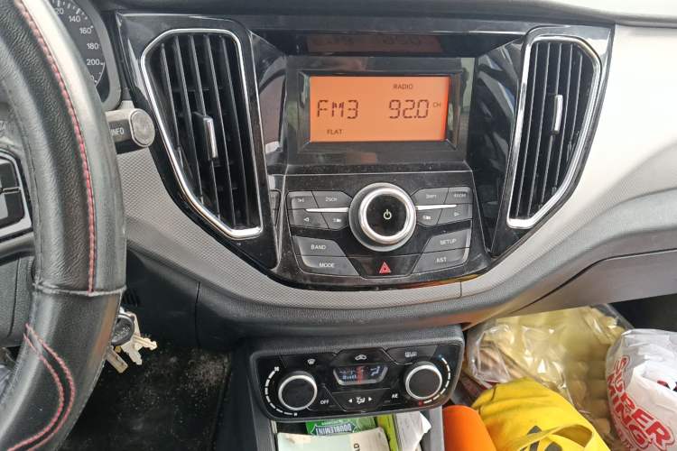Used FAW Senya R7 2016 1.6L Manual Luxury Model Audio And AC Panel
