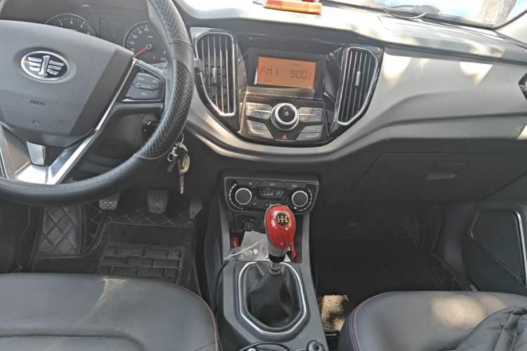 Used FAW Senya R7 2016 1.6L Manual Luxury Model Audio And AC Panel