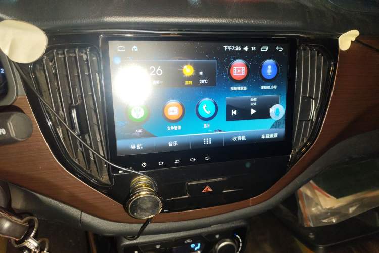 Used FAW Senya R7 2016 1.6L Automatic Luxury Model Audio And AC Panel