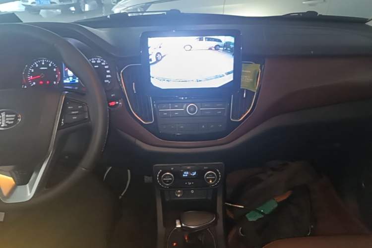 Used FAW Senya R7 2016 1.6L Automatic Smart Version Audio And AC Panel