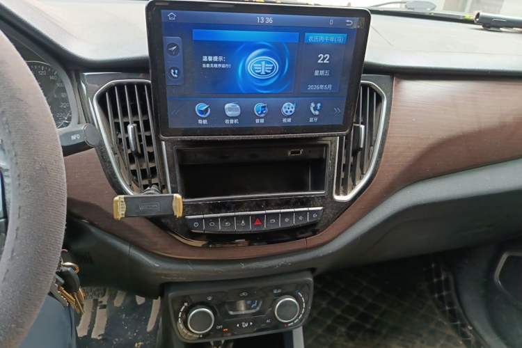 Used FAW Senya R7 2016 1.6L Manual Luxury Model Audio And AC Panel