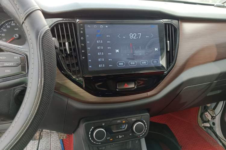 Used FAW Senya R7 2016 1.6L Manual Luxury Model Audio And AC Panel
