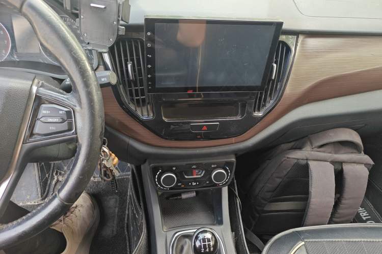 Used FAW Senya R7 2016 1.6L Manual Luxury Model Audio And AC Panel