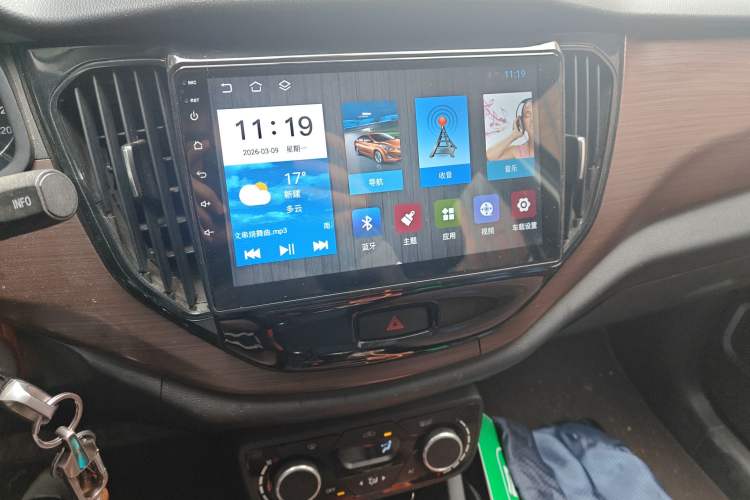 Used FAW Senya R7 2016 1.6L Manual Luxury Model Audio And AC Panel