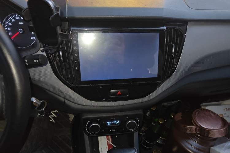 Used FAW Senya R7 2016 1.6L Automatic Luxury Model Audio And AC Panel