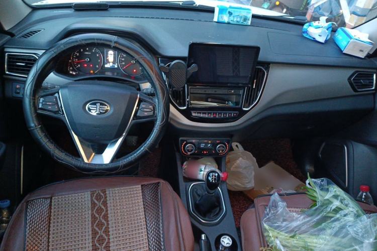 Used FAW Senya R7 2016 1.6L Manual Luxury Version Center Console