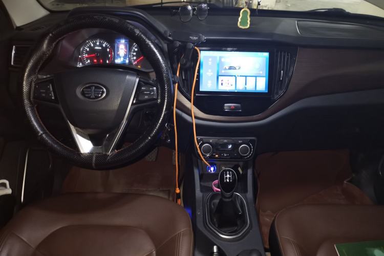 Used FAW Senya R7 2016 1.6L Manual Smart Version Center Console