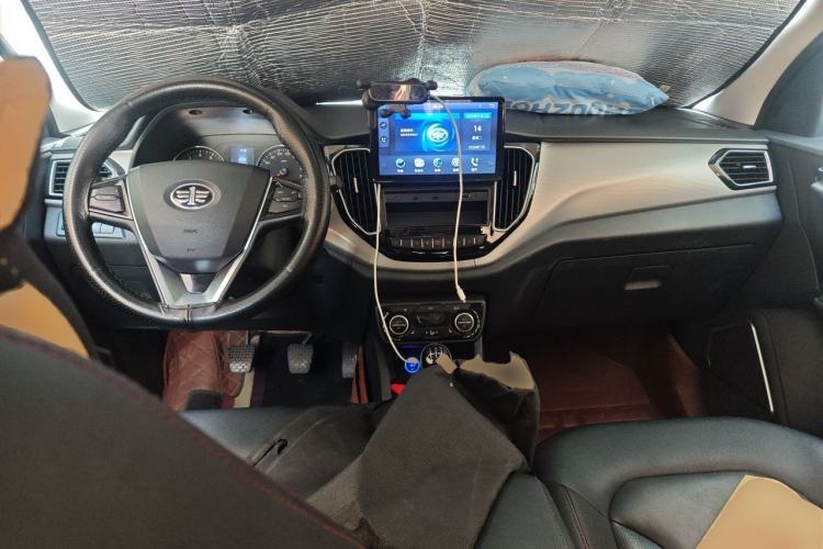 Used FAW Senya R7 2016 1.6L Manual Luxury Version Center Console
