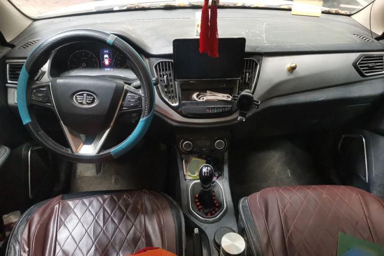 Used FAW Senya R7 2016 1.6L Manual Smart Version Center Console