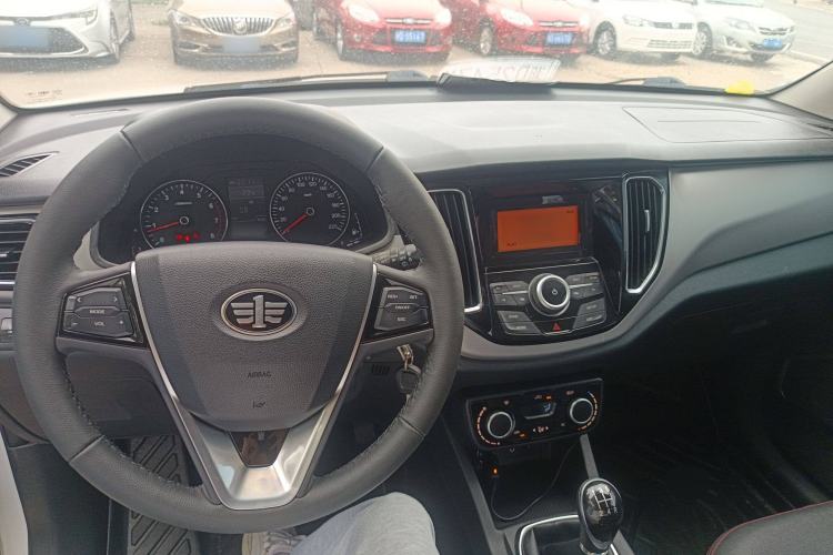 Used FAW Senya R7 2016 1.6L Manual Luxury Model Center Console