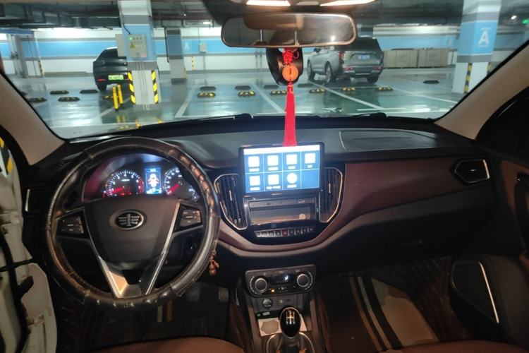 Used FAW Senya R7 2016 1.6L Manual Smart Version Center Console
