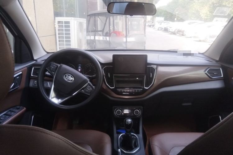 Used FAW Senya R7 2016 1.6L Manual Smart Version Center Console