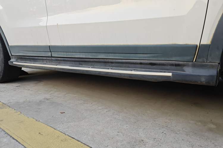 Used FAW Senya R7 2016 1.6L Manual Smart Version Chassis Front Right