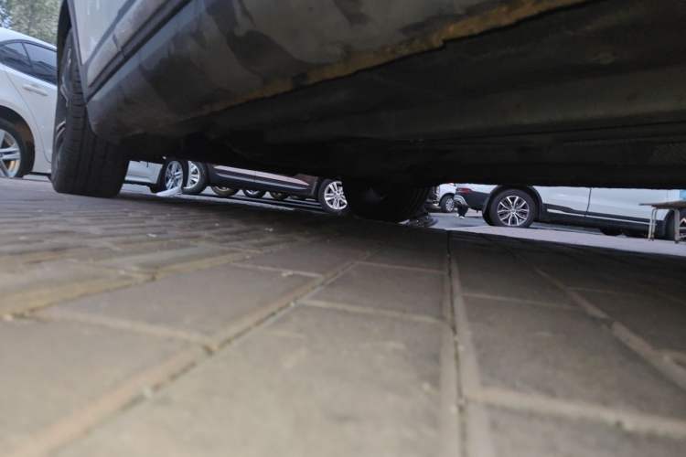 Used FAW Senya R7 2016 1.6L Automatic Luxury Model Chassis Front Right