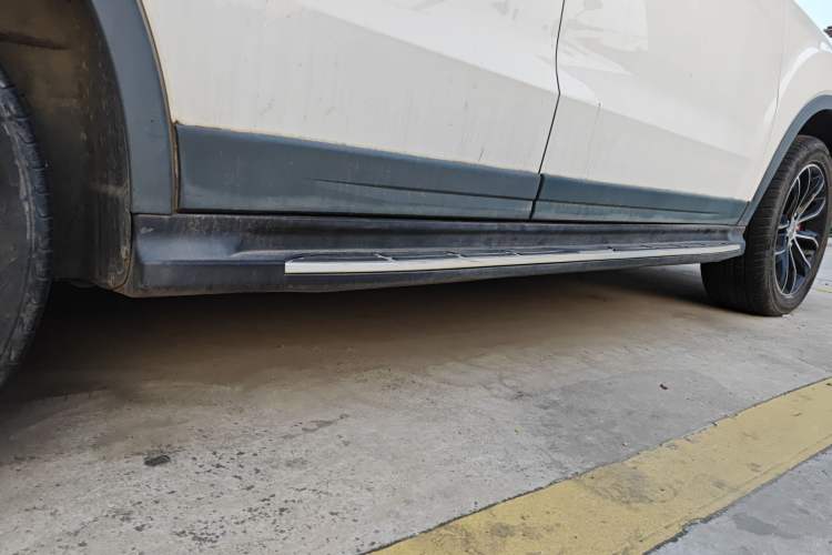 Used FAW Senya R7 2016 1.6L Manual Smart Version Chassis Rear Right
