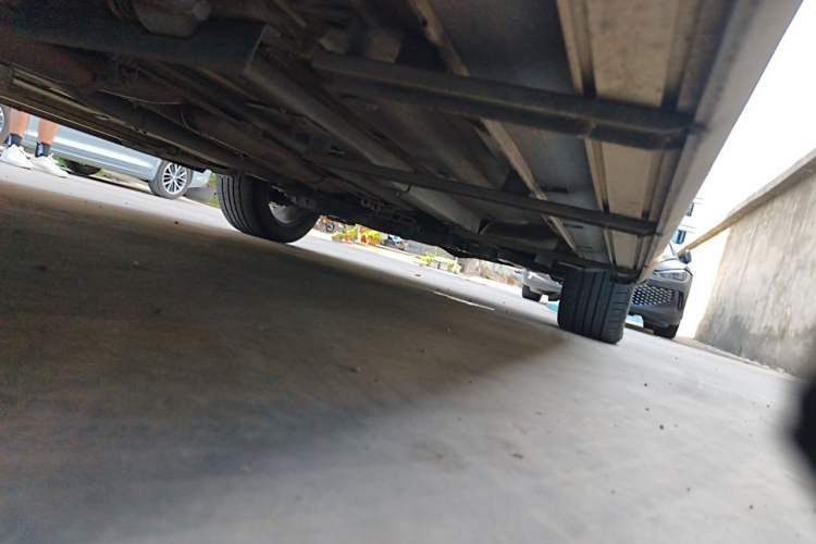 Used FAW Senya R7 2016 1.6L Manual Smart Version Chassis Rear Right