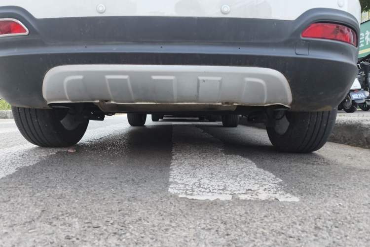 Used FAW Senya R7 2016 1.6L Manual Luxury Model Chassis Rear