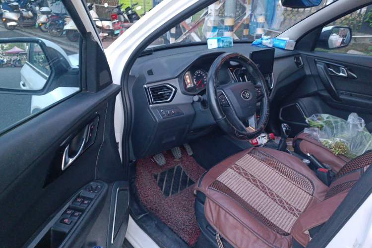 Used FAW Senya R7 2016 1.6L Manual Luxury Version Driver Seat